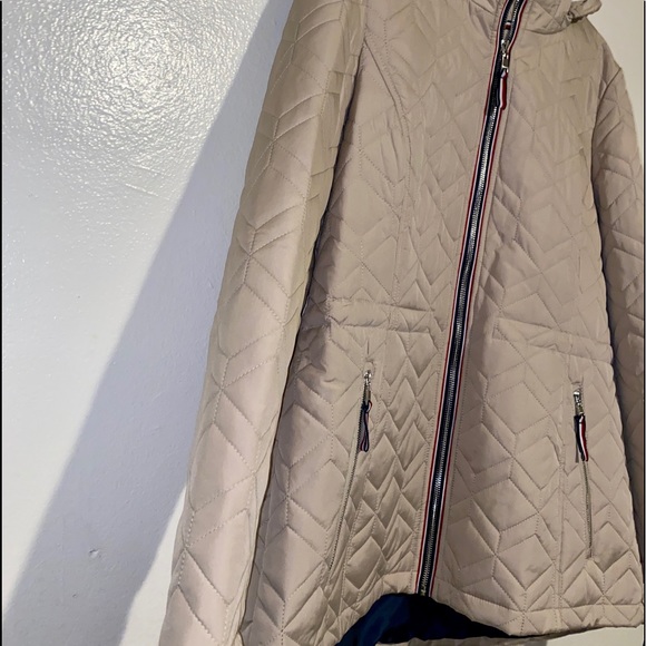 Tommy Hilfiger Women’s Classic Quilted Jacket - Picture 4 of 10